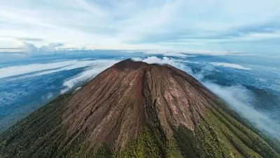 Aktivitas Meningkat, Radius Aman Gunung Slamet Meluas Jadi 3 Kilometer
