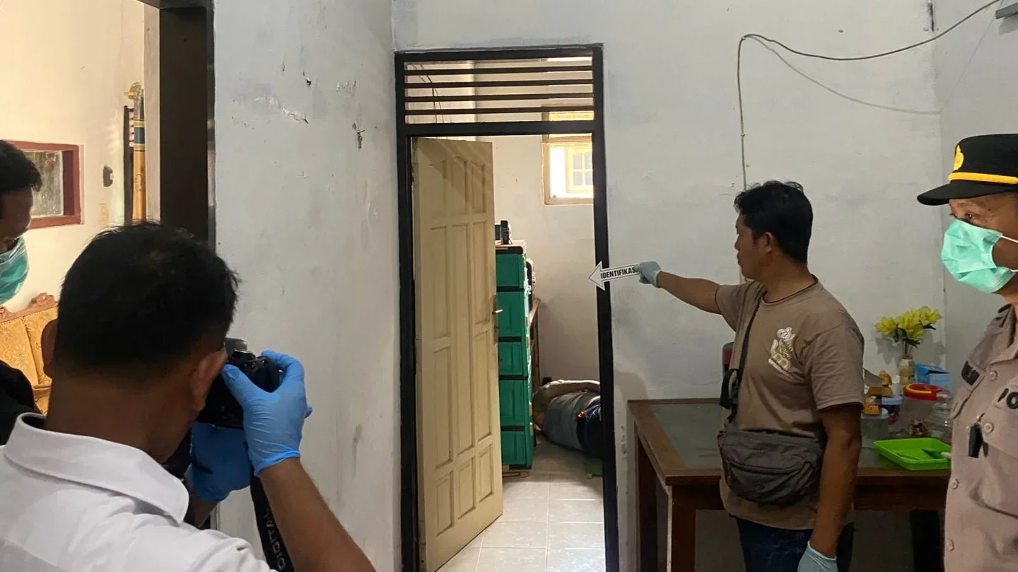 Pria di Pekalongan Ditemukan Meninggal di Dalam Kamar, Polisi Lakukan Olah TKP