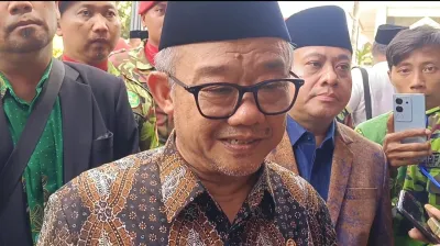 Menteri Dikdasmen Tegaskan Guru Wajib Masuk, WFH Tak Berlaku di Sekolah