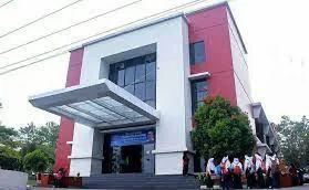 Bangunan Universitas Peradaban Bumiayu namoak mengah.(foto : dok)