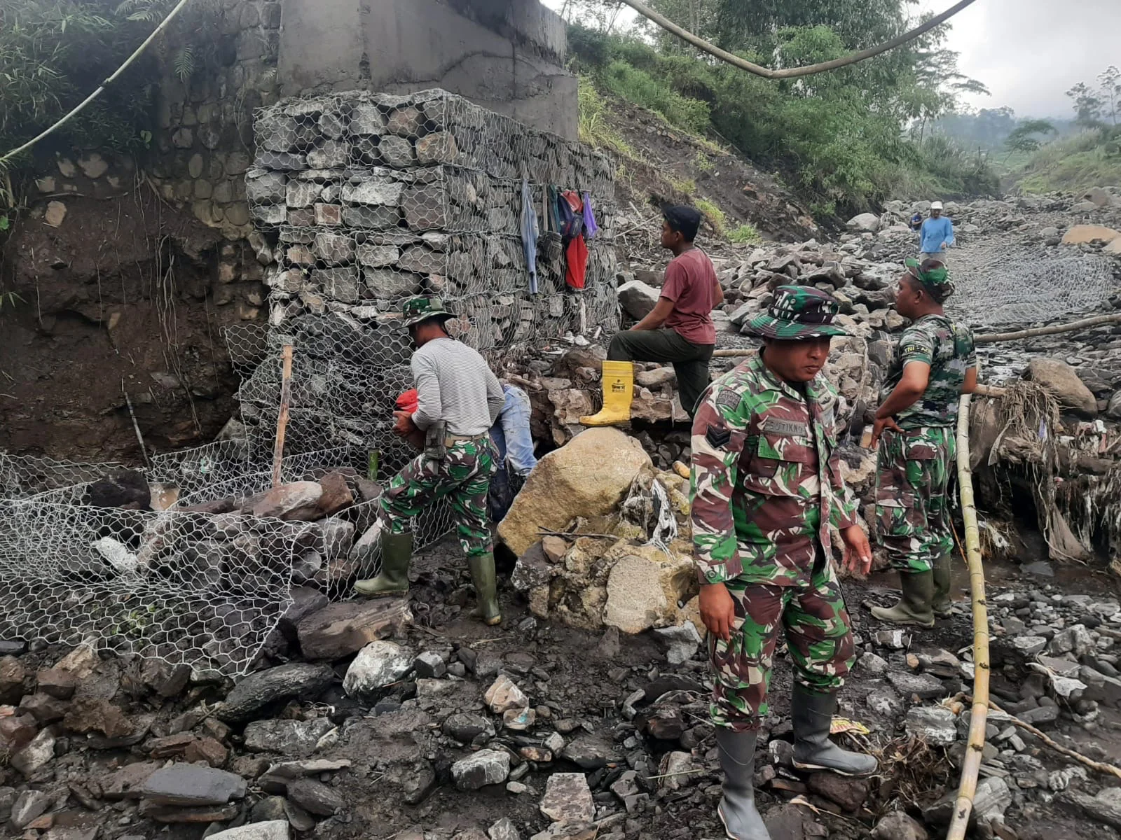 Mitigasi Bencana, TMMD Sengkuyung II Kodim Brebes Kebut Talud dan Penguatan Tebing Sungai di Sirampog
