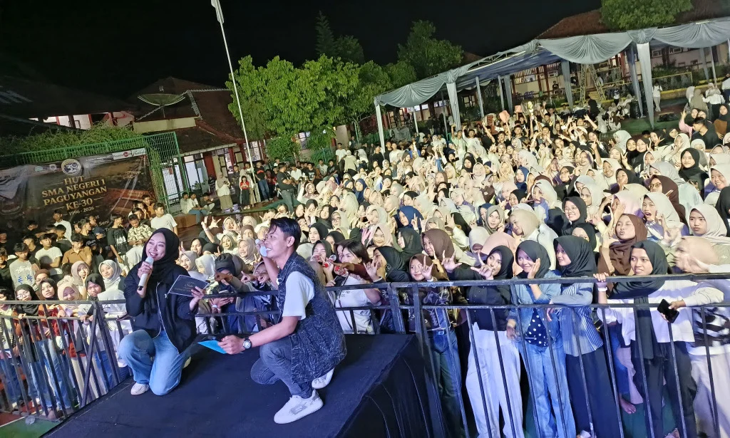Saat Lagu Kangen Dewa 19 Hidupkan Malam Puncak HUT ke-30 SMAN 1 Paguyangan Brebes