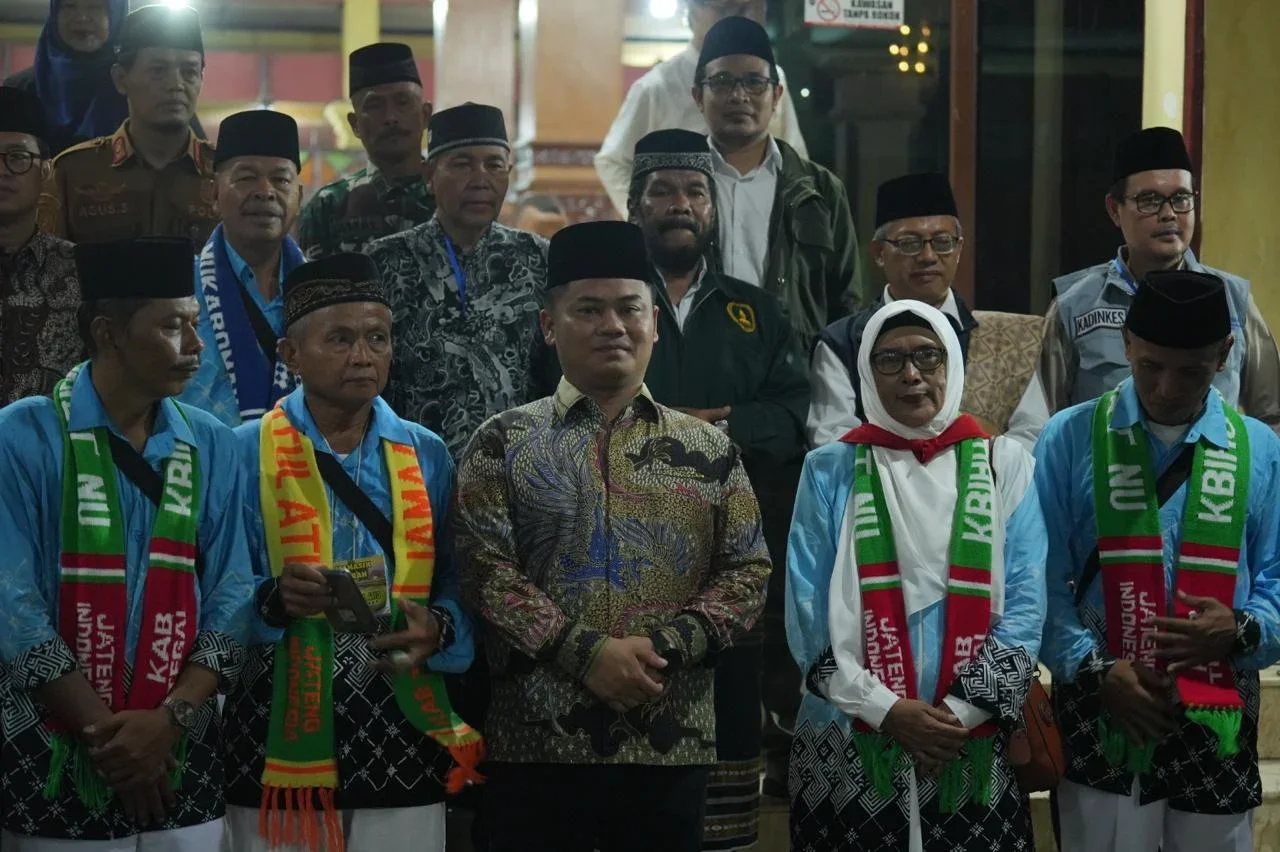 Jemaah Calon Haji Kloter 1, 2 dan 3  Kabupaten Tegal  Diberangkatkan ke Asrama Haji Donohudan
