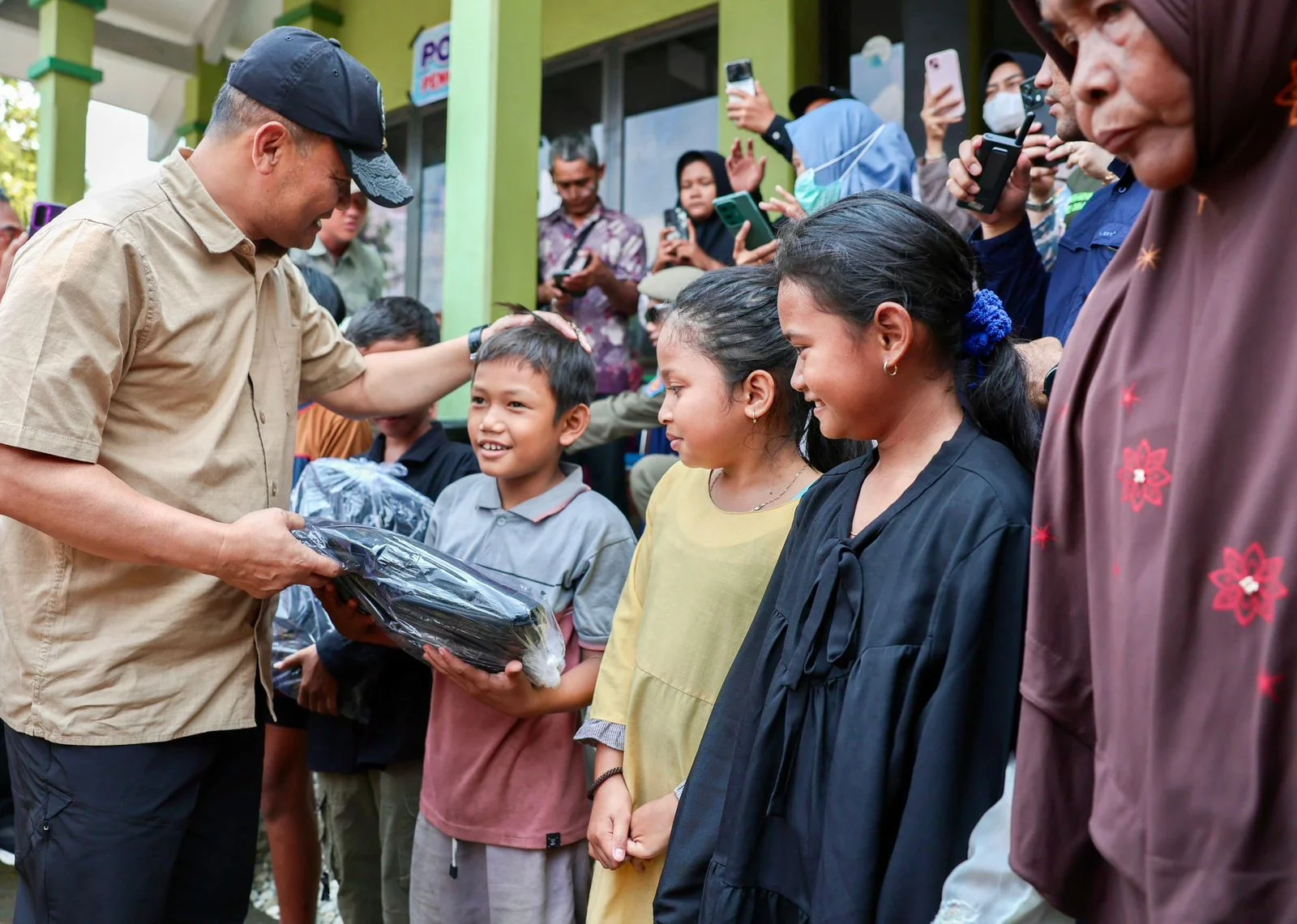 Tinjau Korban Banjir Demak, Ahmad Luthfi Upayakan Layanan Dasar Warga Tetap Terpenuhi
