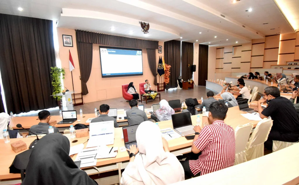 Sosialisasi Layanan Data Keimigrasian (LDK) yang digelar Kantor Imigrasi Kelas I TPI Cilacap dan International Relations Office (IRO) Unsoed  di Lantai 6 Laboratorium Terpadu Fakultas Ekonomi dan Bisnis (FEB) Unsoed. (FOTO DOK)