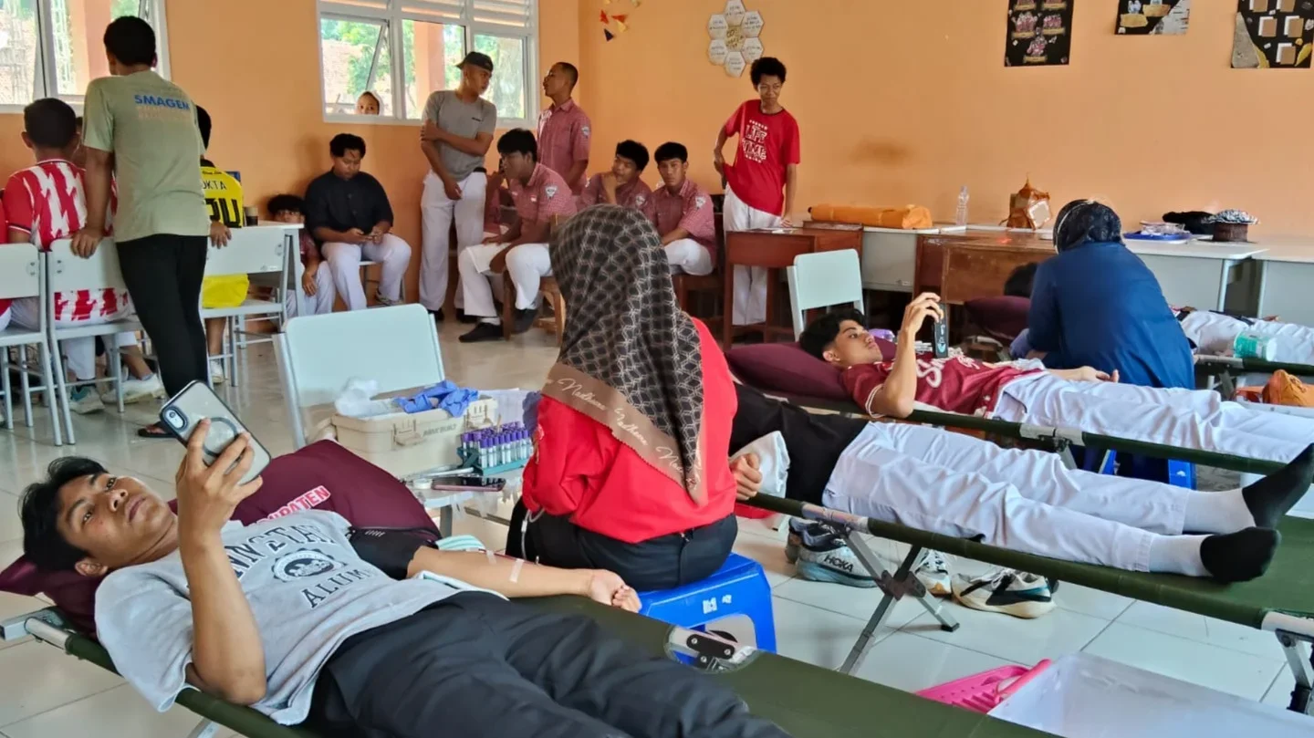 Rayakan HUT ke-24, SMAN 1 Gemuh Kendal Tebar Kepedulian Lewat Donor Darah