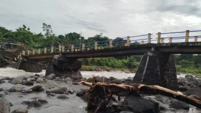Jembatan Antar Desa di Pemalang Terbengkalai, Warga Harus Putar Jauh