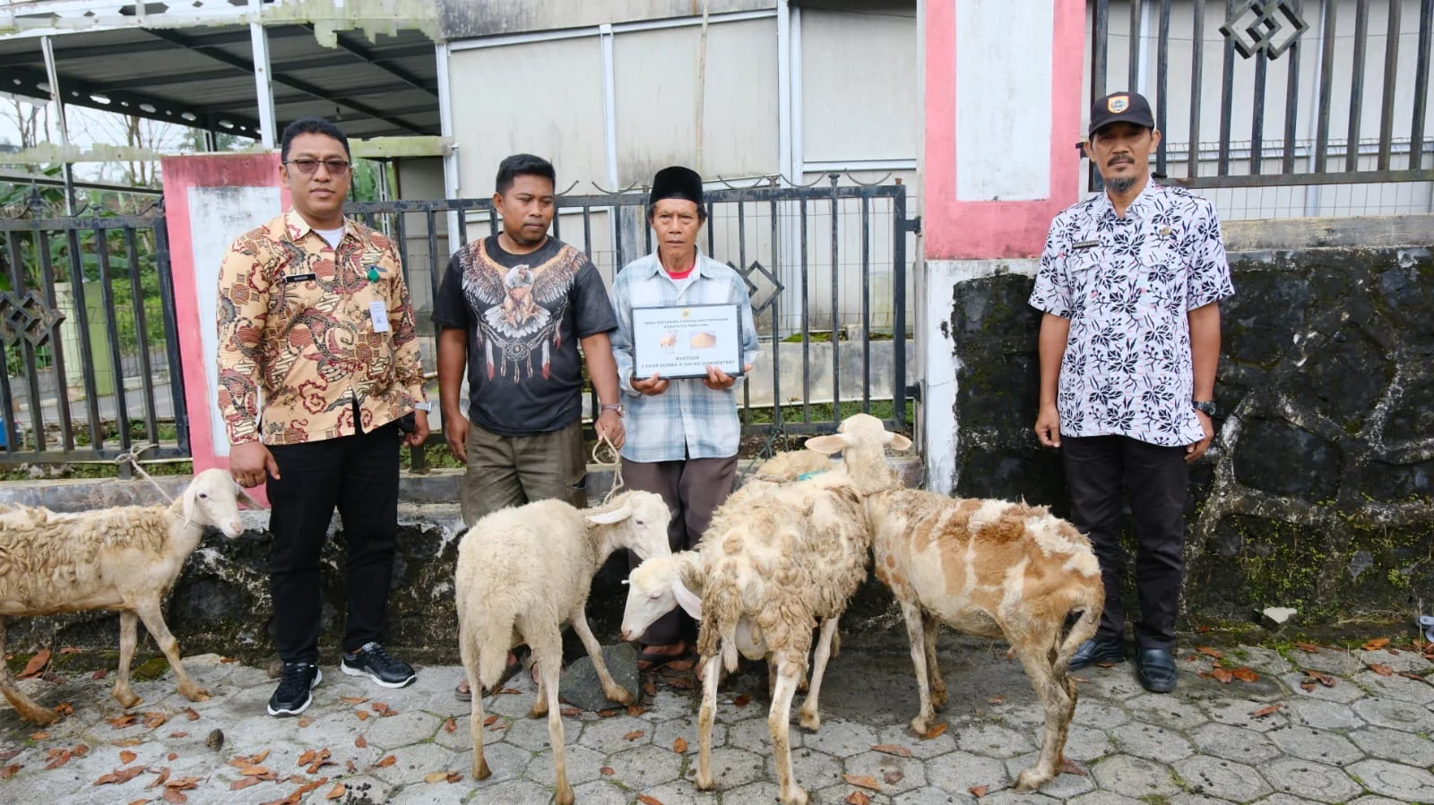Pulihkan Ekonomi Masyarakat Pascabencana, Pemkab Pemalang Bantu Ternak dan Ikan