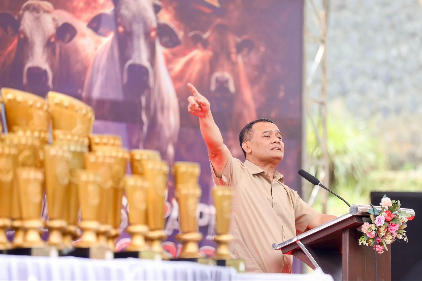 Gubernur Luthfi Gagas Kontes Sapi Perah, Bidik Lonjakan Produksi Susu Jateng