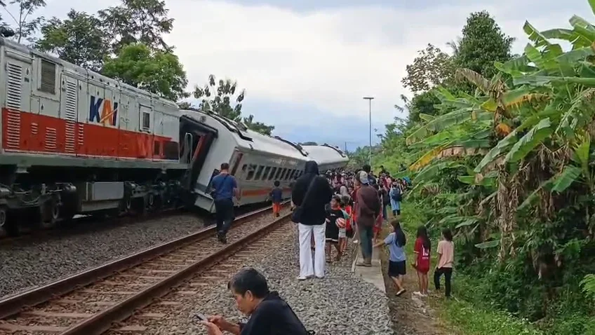 KA Bangunkarta Anjlok di Bumiayu Brebes, Tiga Gerbong Keluar Rel di Area Stasiun