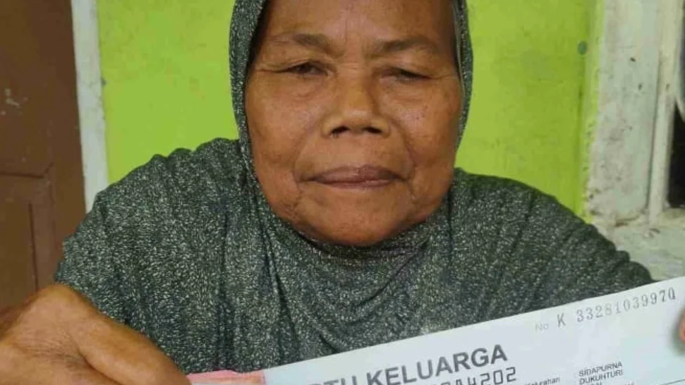 Ratusan Lansia di Kabupaten Tegal Terima Bansos Jadup, Cek Kriterianya!