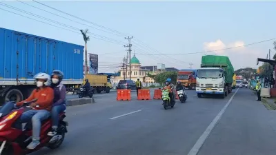 Proyek Pengecoran Jalan, Pantura Kendal Macet Parah hingga 3 Kilometer