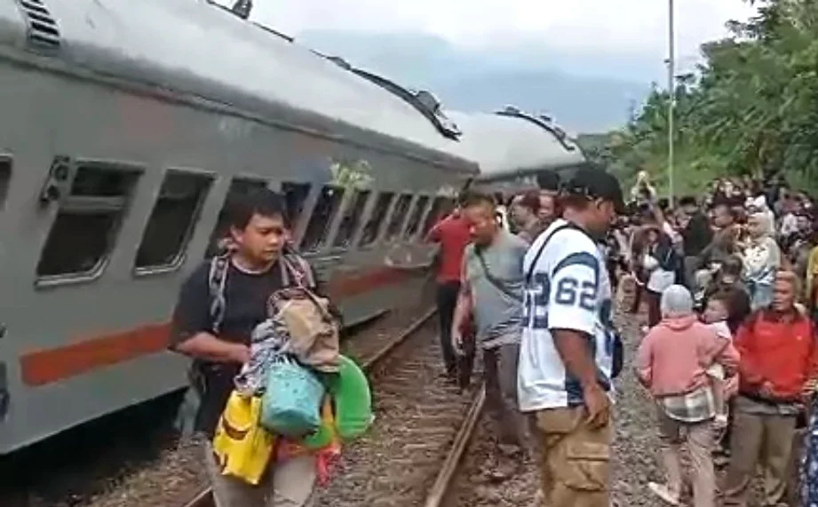 KA Bangunkarta anjlok di Bumiayu