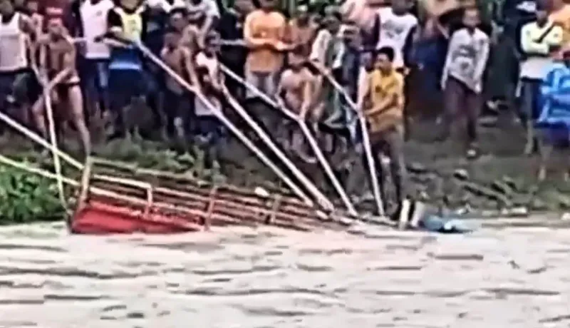 Banjir Sungai Bodri Kendal Menerjang Truk hingga Terserat dan Tenggelam