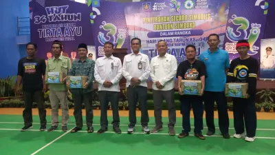Perumda Air Minum Tirta Ayu Tegal, Bagikan Ratusan Paket Sembako