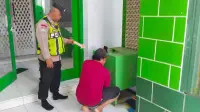Polsek Karanganyar Selidiki Dugaan Pencurian Kotak Amal Makam Wali Kayugeritan Pekalongan