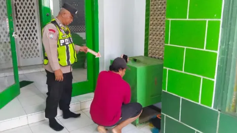 Polsek Karanganyar Selidiki Dugaan Pencurian Kotak Amal Makam Wali Kayugeritan Pekalongan