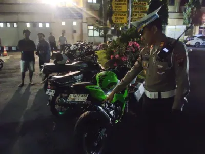 Polisi Jaring Puluhan Pengguna Knalpot Brong di Alun-Alun Kajen