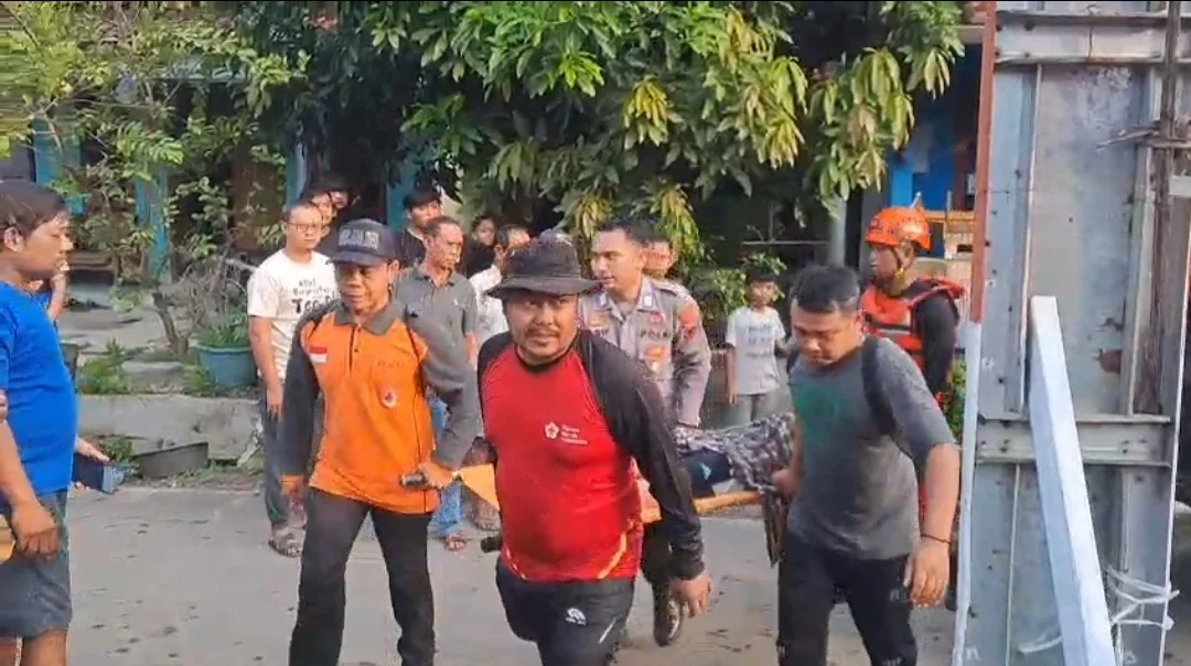 Relawan  BPBD dan PMI Kabupaten Tegal bersam Polsek Slawi melakukan pencarian dan evakuasi korban tenggelam di Sungai Elon, Minggu, 24 Mei 2026.