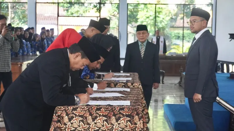 Bupati Batang Lantik Nashruddin Camat Bandar Jadi Kepala Disdukcapil, Ingatkan Digitalisasi Sistem Pemerintahan