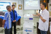 Pemprov Jateng Terima Hibah ToyaKU, Sekda Cicipi Air Minum dari Udara Karya Udinus