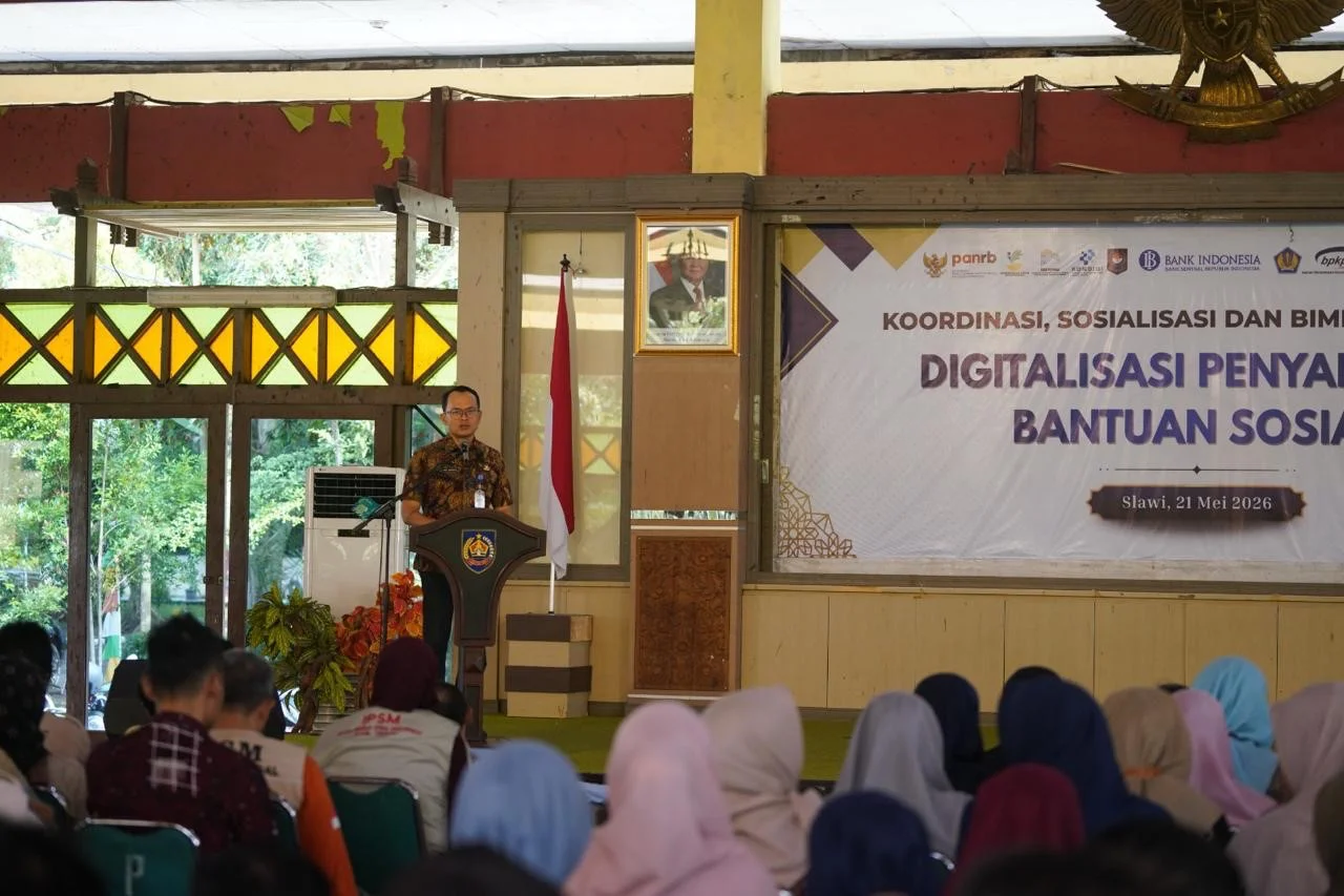 Sekretaris Daerah Kabupaten Tegal Amir Makhmud menyampaikan sambutan di acara koordinasi, sosialisasi, dan bimbingan teknis bagi ratusan agen pendamping di Pendopo Amangkurat, Kamis (21/5).