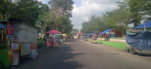 Kondisi Alun-Alun Hanggawana Slawi Saat Ini, Semrawut dan Kumuh