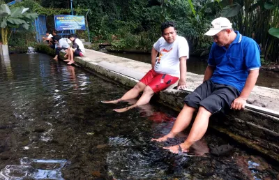 Healing Murah di Telaga Biru Pemalang, Pengunjung Bisa Nikmati Terapi Ikan