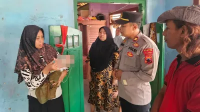 Polsek Wiradesa Pekalongan Salurkan Bantuan untuk Bayi Penderita Bibir Sumbing di Desa Kauman