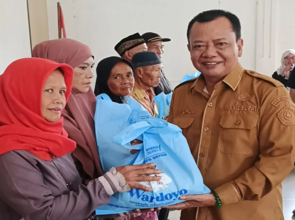 Jelang Idul Adha, Pemkab Brebes Salurkan Bansos Wardoyo untuk 2.060 Warga di Brebes Selatan