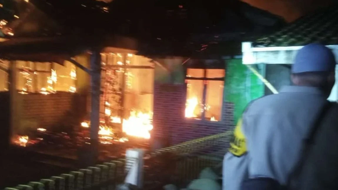 Rumah Warga di Pegandon Kendal Ludes Terbakar, Diduga Akibat Korsleting Listrik