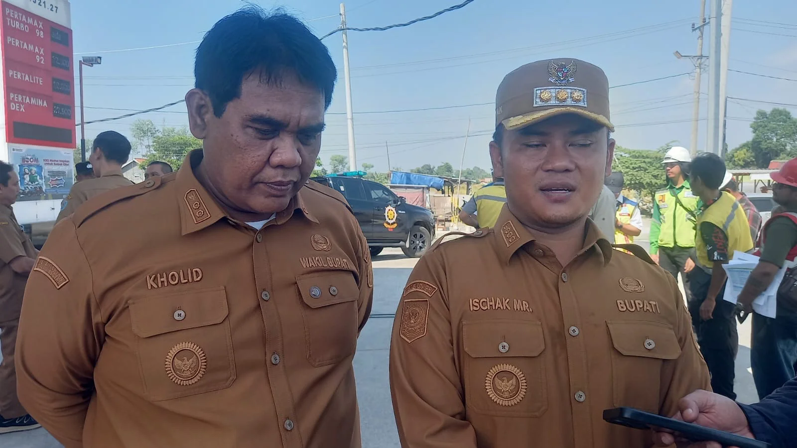 Bupati Tegal Ischak Maulana Rohman didampingi Wakil Bupati Tegal Ahmad Kholid menyampaikan rangkaian kegiatan Hari Jadi ke-425 Kabupaten Tegal, Selasa, 12 Mei 2026.