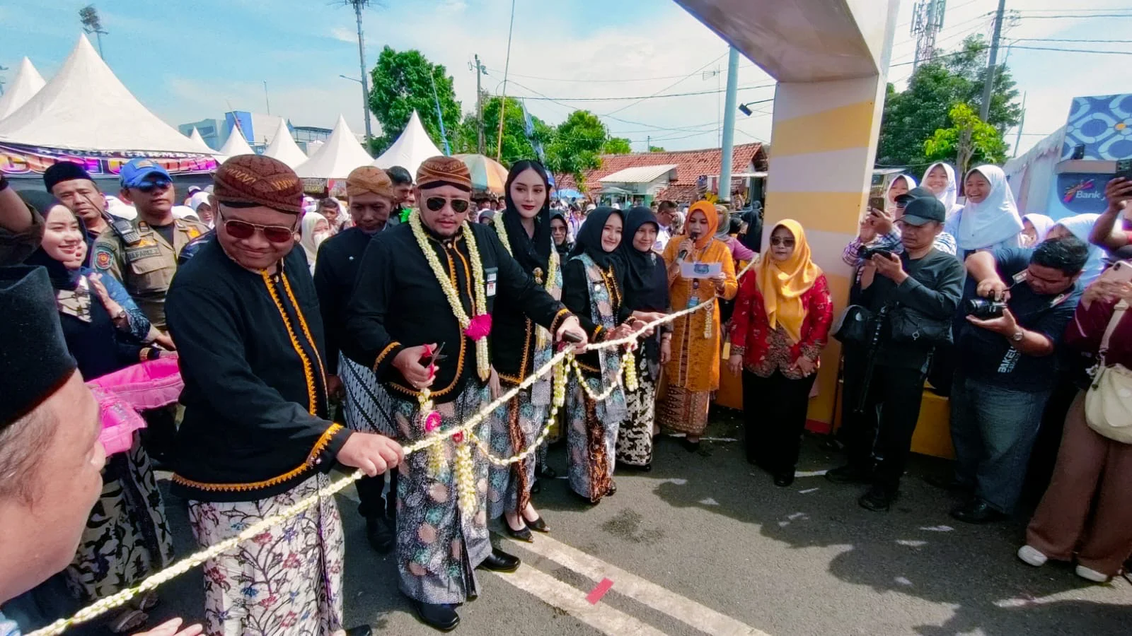 Wali Kota Tegal, Dedy Yon Supriyono, membuka Tegal Education Fair atau TEF 2026 di Jalan Pancasila, Sabtu 2 Mei 2026.