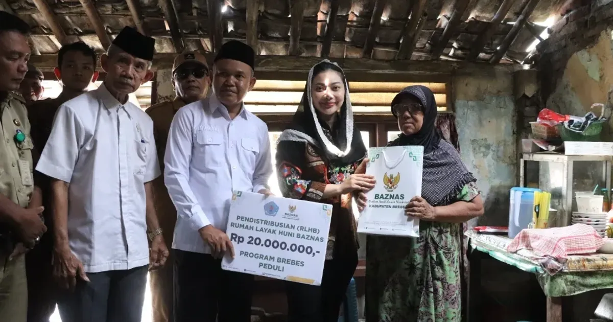 Serahkan Bantuan, Bupati Brebes Blusukan Cek RTLH