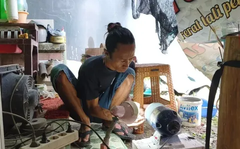 Setia di Tengah Redupnya Tren, Kisah Yosi, Penjaga "Nadi" Batu Akik di Batang