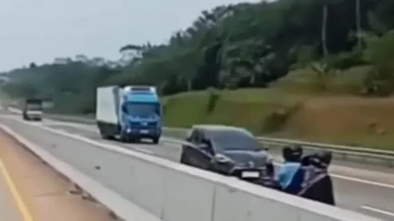 Motor Masuk Tol Lewat GT Kandeman Batang, Petugas Jasamarga Bergerak Cepat Amankan Pengendara