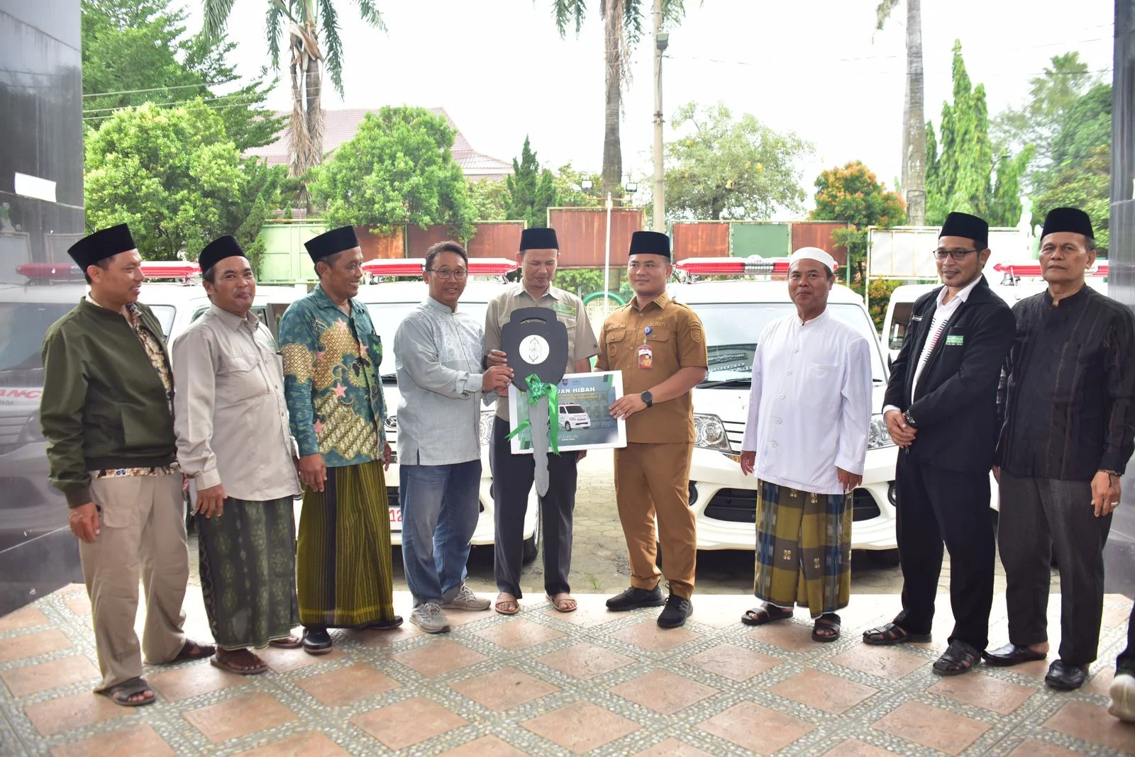 Bupati Tegal Salurkan Tujuh Ambulans ke PCNU, Perluas Akses Layanan Kesehatan hingga Kecamatan