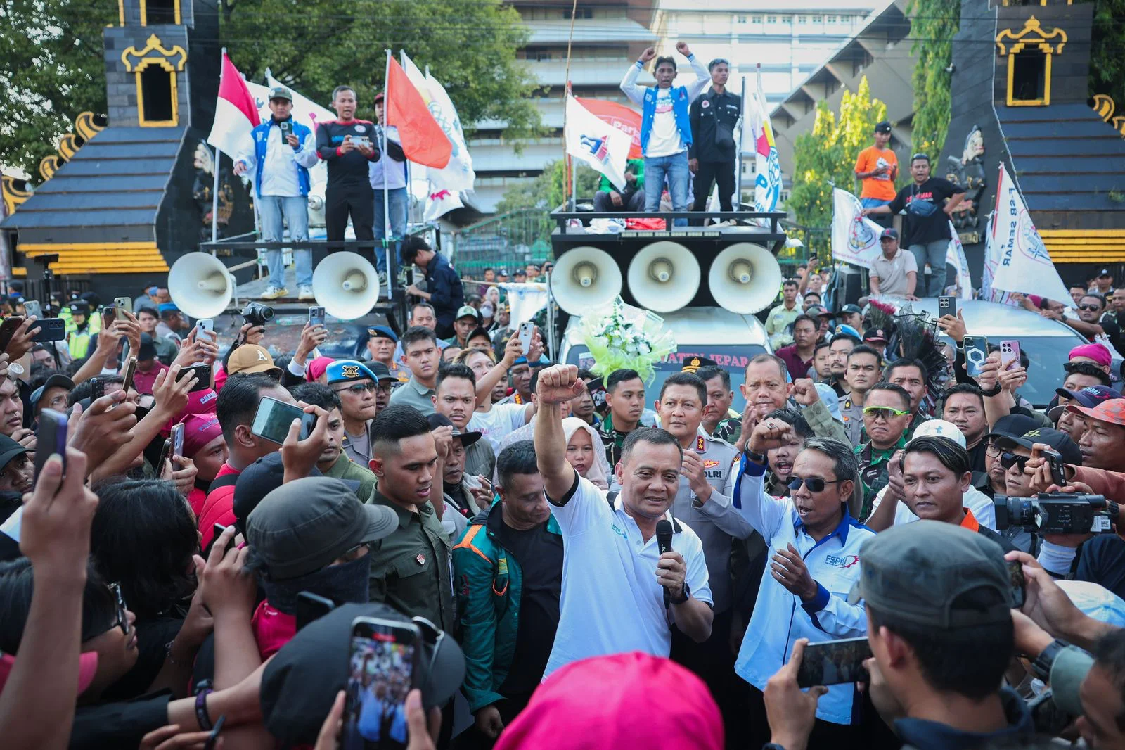 Ahmad Luthfi Temui Massa Aksi Buruh, Serap Semua Aspirasi