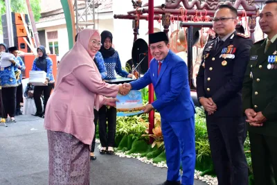 Plt. Bupati Pekalongan Serahkan Penghargaan GTK dan Pembina Pramuka 2026