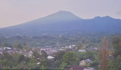 Update Gunung Slamet Hari ini 17 Mei 2026, Gempa Low Frequency Terus Menurun