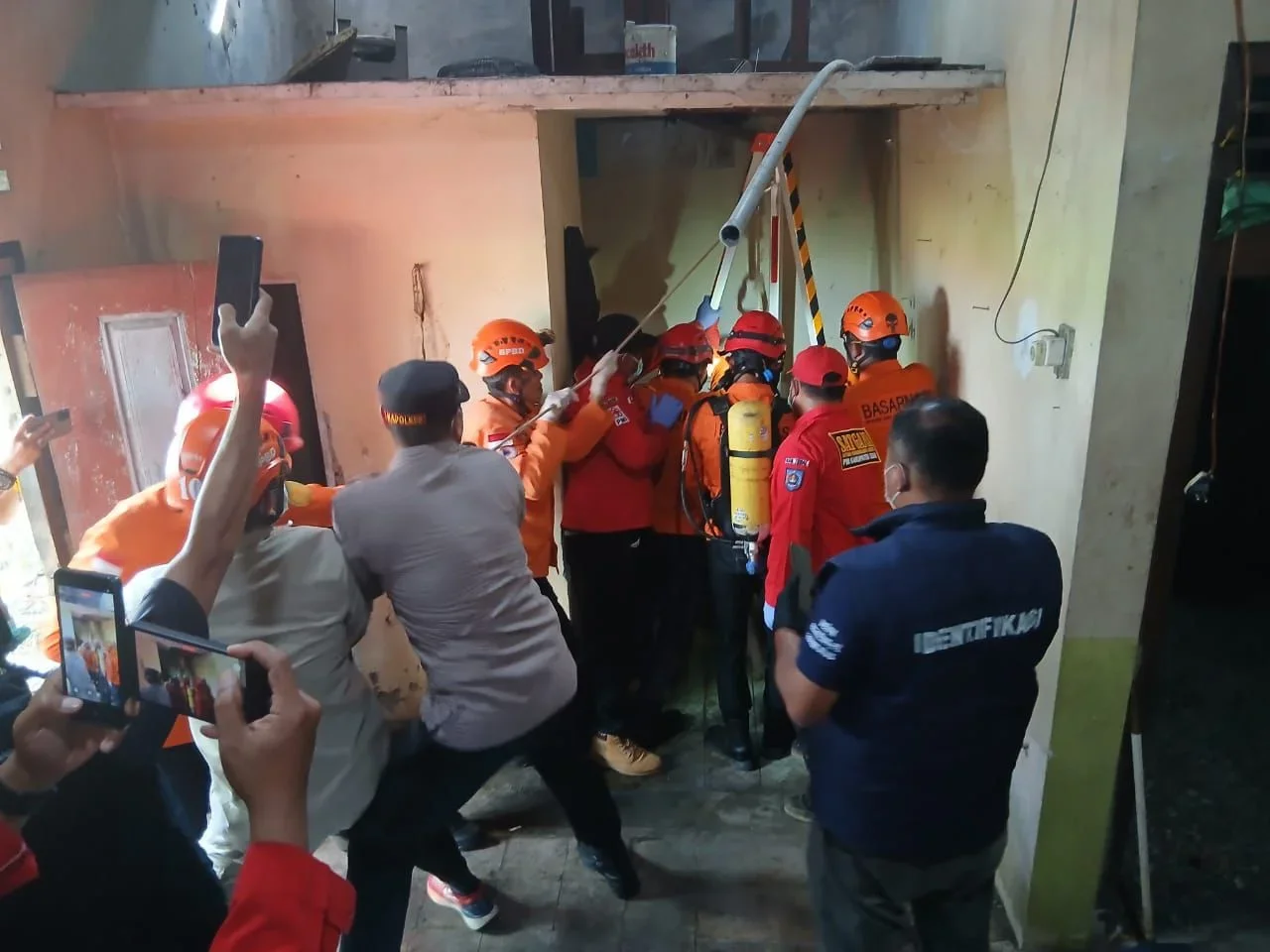 Curiga Bau Menyengat, Warga Desa Sidakaton Tegal Temukan Pria Paruh Baya Meninggal di Dalam Sumur Rumah