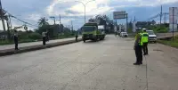 Satlantas Polres Batang Alihkan Kendaraan Sumbu Tiga dari Arah Timur Masuk Gerbang Tol Kandeman, Ada Apa?