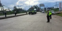 Satlantas Polres Batang Alihkan Kendaraan Sumbu Tiga dari Arah Timur Masuk Gerbang Tol Kandeman, Ada Apa?