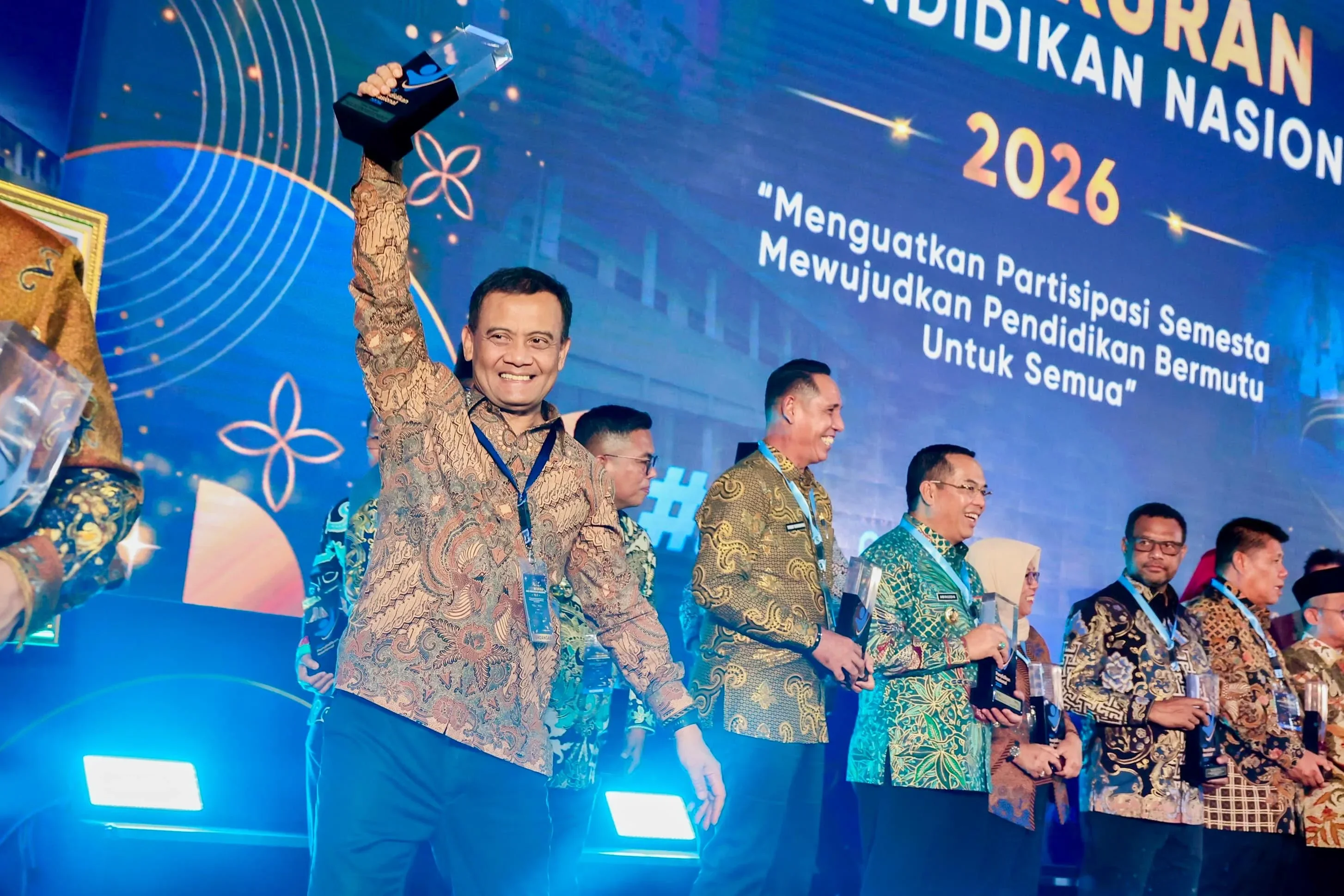 Gubernur Luthfi Terima Sederet Penghargaan Pendidikan dari Kementerian