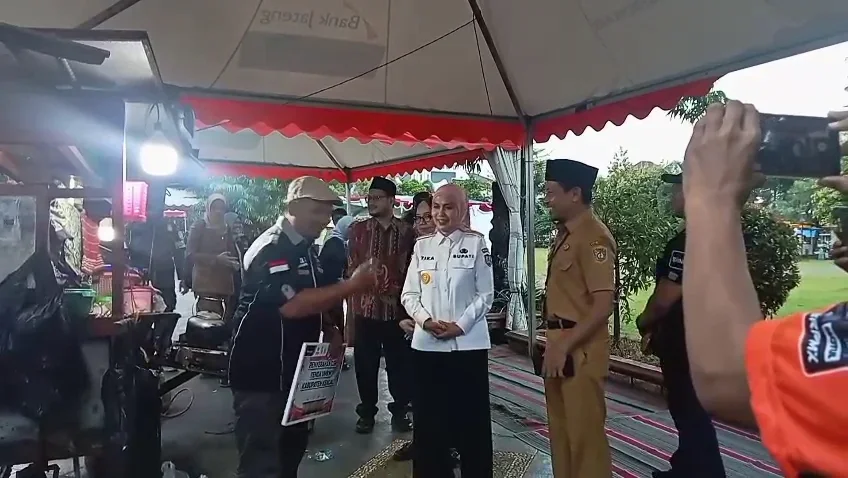 Wajah Baru PKL Alun-Alun Kendal, 39 Tenda Seragam Resmi Digunakan