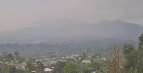 Gunung Slamet Tertutup Kabut, Gempa Low Frequency Terjadi 11 Kali