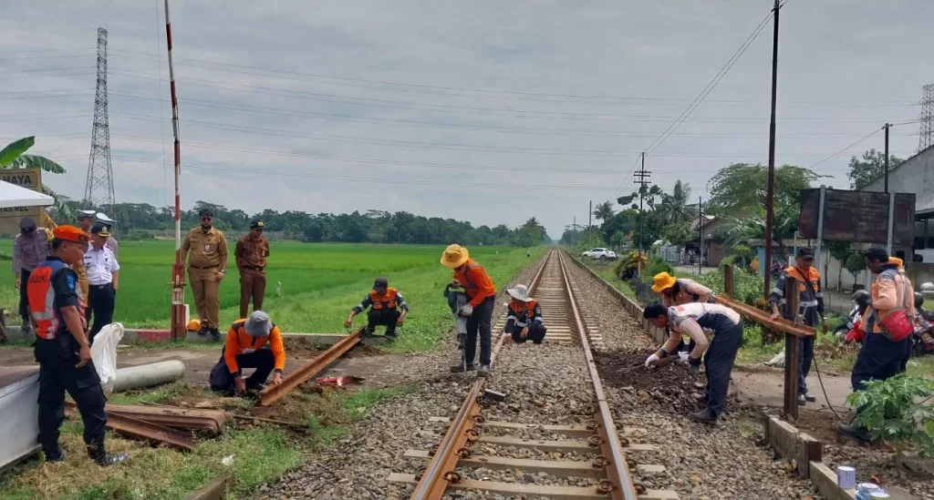 Daop 5 Purwokerto Tutup 184 Perlintasan Liar, KAI Ingatkan Bahaya yang Sering Diabaikan di Rel