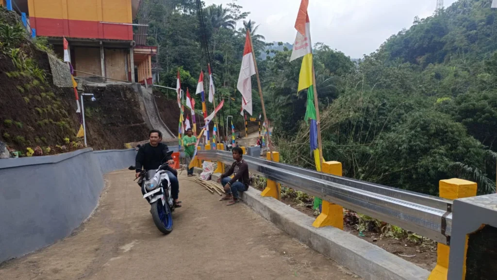 Warga Cilibur Brebes Bangun Jalan Putus Secara Swadaya, Anggaran Capai Rp300 Juta