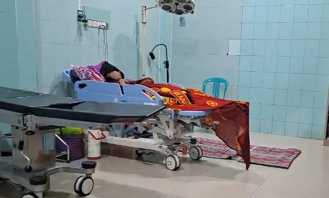 Salah seorang korban luka masih menjalani perawatan di rumah sakit.