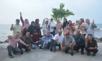 Saat Kepala Inspektorat Batang Gelar Nostalgia Antara Pegawai dan Pensiunan di Pantai Merah Putih Sigandu
